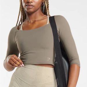 Gymshark Women’s Elevate Legging (S) and Long sleeve crop top (XS). Body fit set